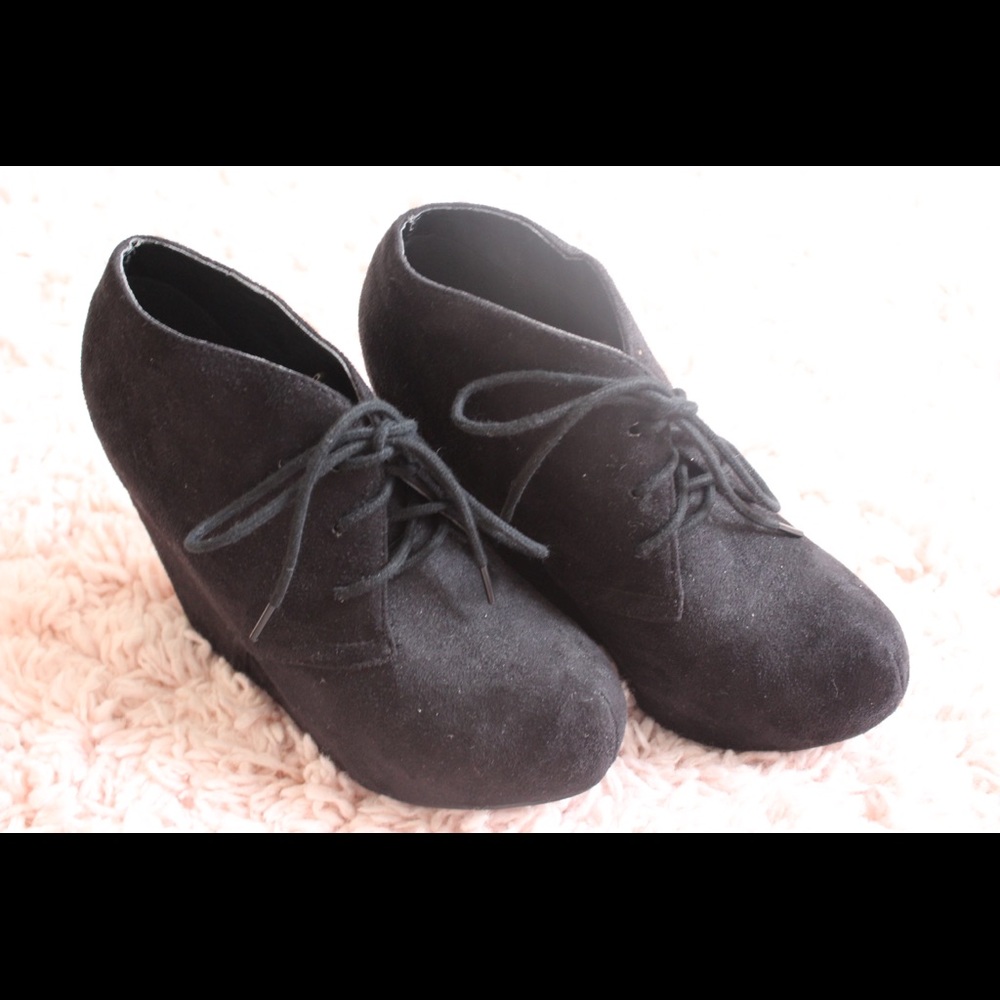 Black wedge heel